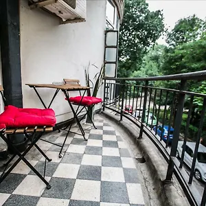 https://cismigiu-garden-studio.bucharesthotelsnow.com