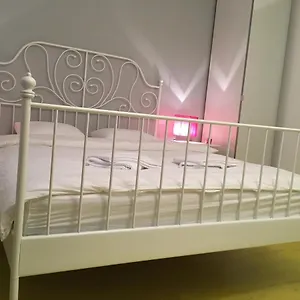 https://green-apartment-bucharest.bucharesthotelsnow.com